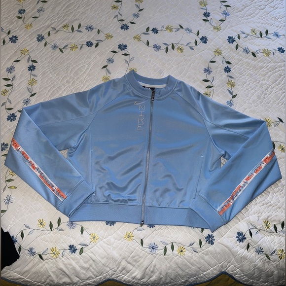 Nike Sportswear Women's Light Blue Full Zip Cropped Casual Jacket - Picture 3 of 6